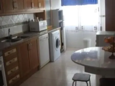 Entire 3 Bed With Private Wc !