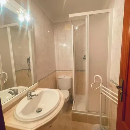 Entire 3 Bed With Private Wc ! *