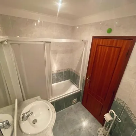 Entire 3 Bed With Private Wc ! * Samouco