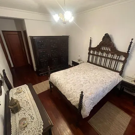 Апартаменты Entire 3 Bed With Private Wc ! Samouco