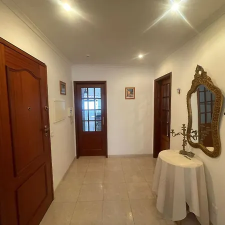 Entire 3 Bed With Private Wc ! * Samouco