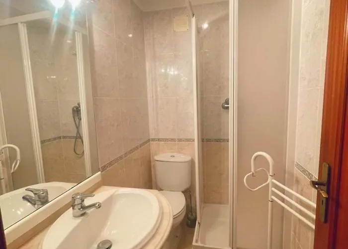 Entire 3 Bed With Private Wc ! *