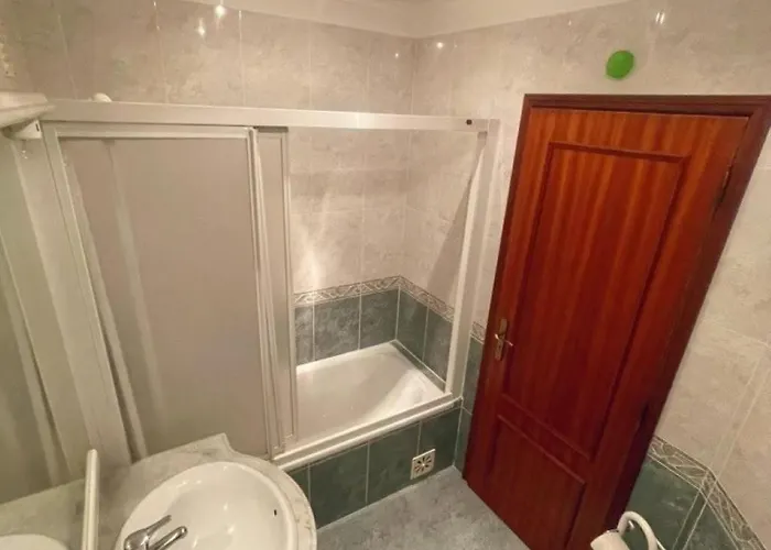 Entire 3 Bed With Private Wc ! * Samouco